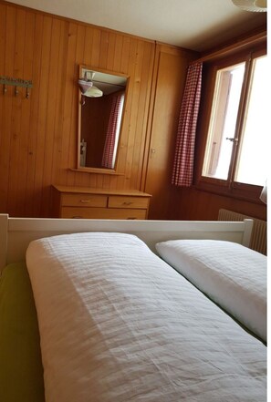 Furniture, Comfort, Building, Bed Frame, Wood, Interior Design, Architecture, Television, House, Bed