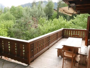 Eigentum, Möbel, Gebäude, Botanik, Holz, Tabelle, Gartenmöbel, Interior Design, Pflanze, Baum