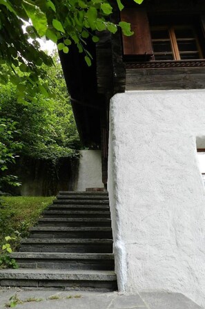 Pflanze, Wasser, Treppe, Strassenbelag, Holz, Tönungen Und Schatten, Fenster, Schatten, Gras