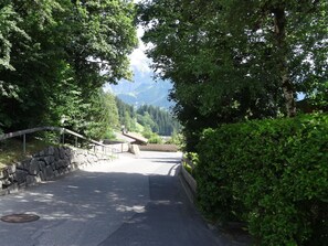 Schnee, Gebäude, Fenster, Einfrieren, Haus, Steigung, Grundeigentum, Holz, Geologisches Phänomen, Baum