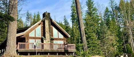 River Rock Mountain Cabin, WiFi, AC, BBQ