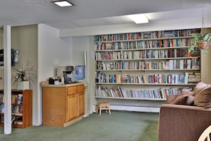 Lounge with complimentary coffee from 8am to 11pm daily. Books and games for all to enjoy.