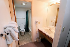 Full size bathroom with a bathtub/shower combination.