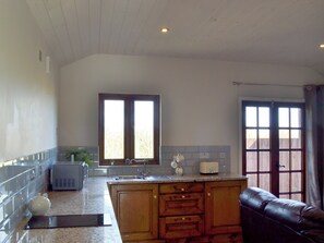 Open plan living space | Fern Lodge - Sandbank Lodges, Melbourne, near Derby