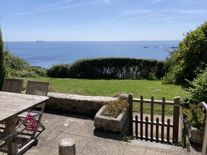 Prospect House, Coverack. Enjoy al fresco dining with this spectacular view