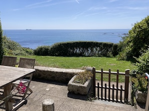 Prospect House, Coverack. Enjoy al fresco dining with this spectacular view