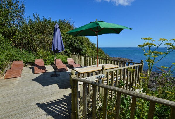 Prospect House, Coverack. Private decking area with further garden furniture