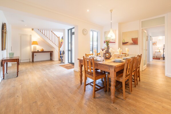 Rozel, St Agnes. Ground floor: Dining room with table and seating for eight