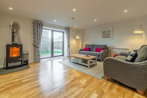 The Parlour, St Agnes. Sitting room with access to garden