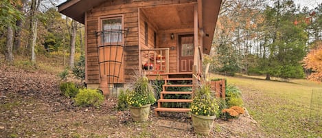 Brasstown Vacation Rental | Studio | 1BA | 600 Sq Ft | Stairs Required