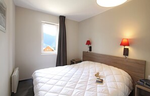 There's a Double bed in 2 of the bedrooms.
