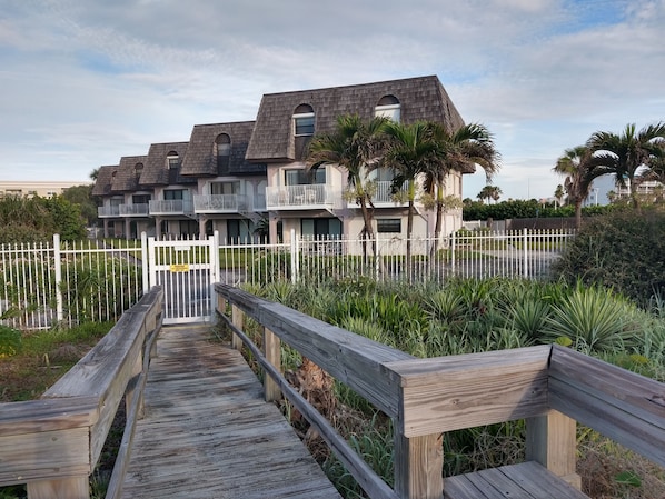 View from the path to the ocean