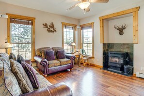 Living Room | Fireplace | Free WiFi | Central Heating | 1st Floor