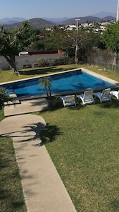 Encantadora casa con jardín privado y piscina cerca de Cuernavaca en Xochitepec Morelos