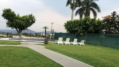 Encantadora casa con jardín privado y piscina cerca de Cuernavaca en Xochitepec Morelos