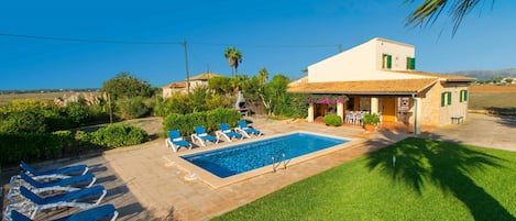 BUTXET finca for 8 people with swimming pool in Muro www.Mallorcavillaselection.com