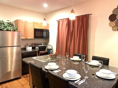 Cozy 4 Bedroom Home Accommodates 10 in Niagara - USA