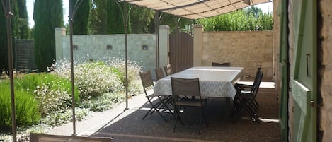 Terrasse , tables ext.