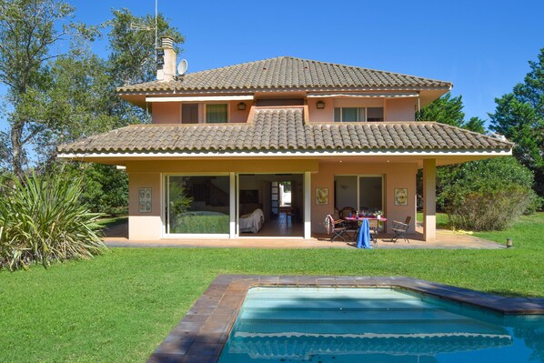 Villa 100 meters from the sea, in the Platja de Pals Golf Club, 8 people. SPCB