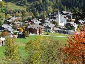 Plant, Building, Natural Landscape, Tree, House, Land Lot, Vegetation, Grass, Biome, Neighbourhood