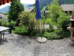 Pflanze, Eigentum, Botanik, Blumentopf, Beleuchtung, Vegetation, Zimmerpflanze, Baum, Strassenbelag, Strauch
