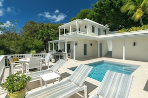 Looking at the two master bedrooms. Both are identical in size and amenities