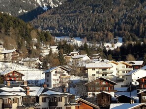 Gebäude, Schnee, Berg, Licht, Welt, Natur, Baum, Fenster, Haus, Biome