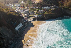 The vibrant colours of  the snug St Agnes beach