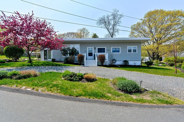 Welcome to Two Beaches Cottage!