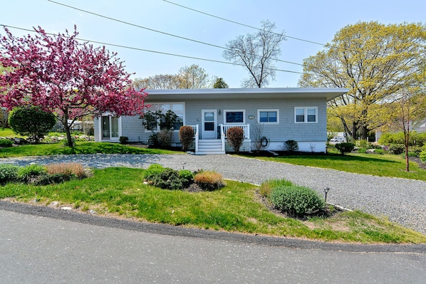 Welcome to Two Beaches Cottage!