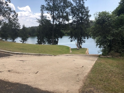 “The Shouse”  private beach and ramp on the Hawkesbury River, 1hr from Sydney