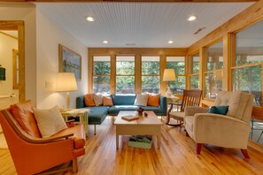 Living Room | Smart TV | Central Heating | Free WiFi
