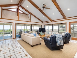 Sea Gull Ocean Villa - Stunning views of the ocean from the Living Room