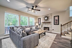 Living Room | Gas Fireplace | Smart TV