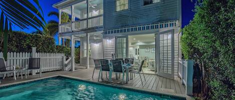 BAHAMIAN BLUES is a 3 bedroom Caribbean-style private home...