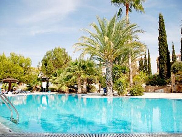 Regina Gardens (2) Pool
