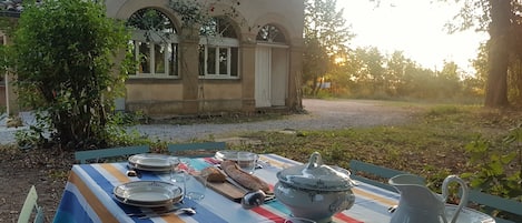 Outdoor dining
