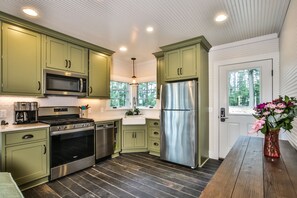 prepare a homecooked meal in this modern kitchen