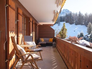 Eigentum, Gebäude, Pflanze, Möbel, Himmel, Holz, Baum, Veranda, Interior Design, Schatten