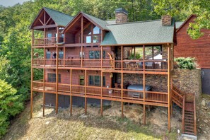 Grand Bluff Retreat- Exterior view of the backside of the cabin