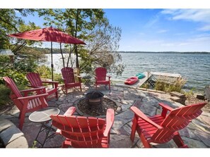 Large fire pit area right on the lake.