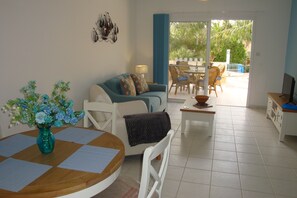 Lovely fresh open plan living leading out onto patio and pool area