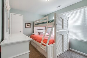 Bedroom 3   Double /twin bunk