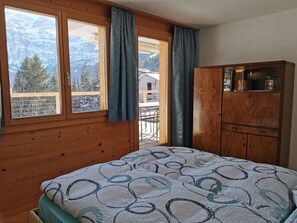 Property, Window, Furniture, Cabinetry, Azure, Wood, Building, Interior Design, Door