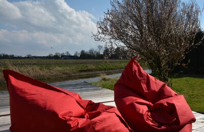 Komfortferienhaus am Wasser/Fleet  mit riesigem Garten 