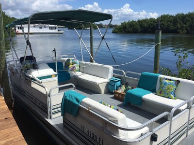 WATERFRONT, BEACH, POOL, UNIQUE PRIVATE SPACE, HOUSEBOAT, FISH, KAYAKS