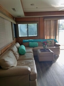 WATERFRONT, BEACH, POOL, UNIQUE PRIVATE SPACE, HOUSEBOAT, FISH, KAYAKS