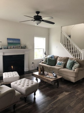 Living room (no TV)