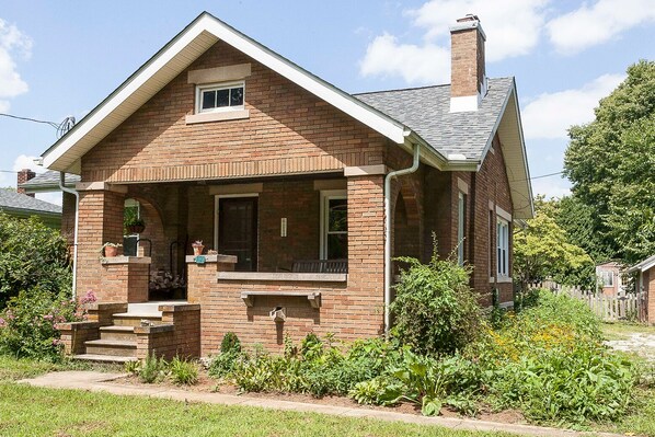 The Quarryman's Home mid-summer.