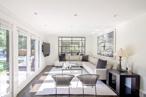 Living room overlooking Sanitas and large TV to enjoy.